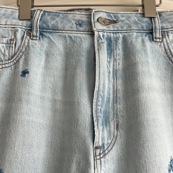 American Eagle Mom Jeans with flowers! - Picture 3 of 6